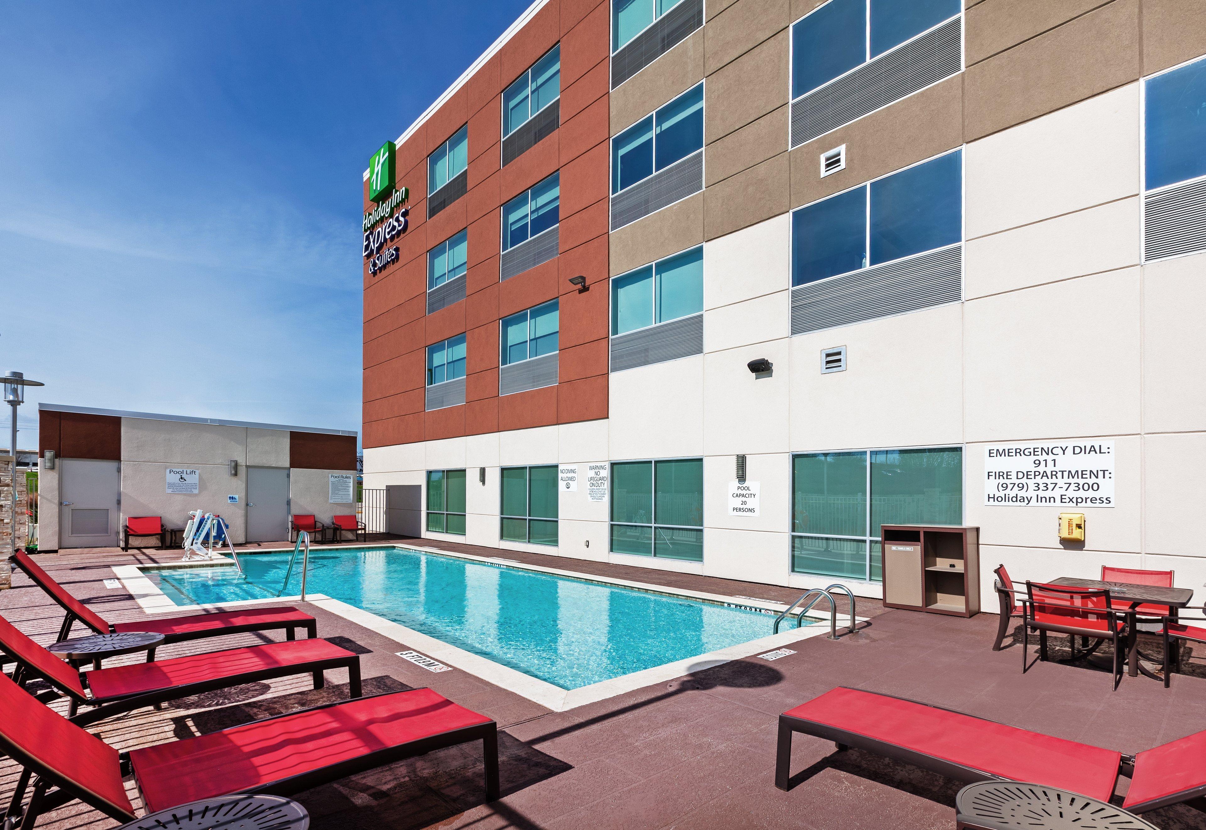 Holiday Inn Express & Suites - Brenham South By Ihg Exterior photo